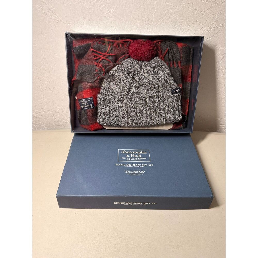 NWT Abercrombie & Fitch Beanie & Scarf Gift Set by Hollister
